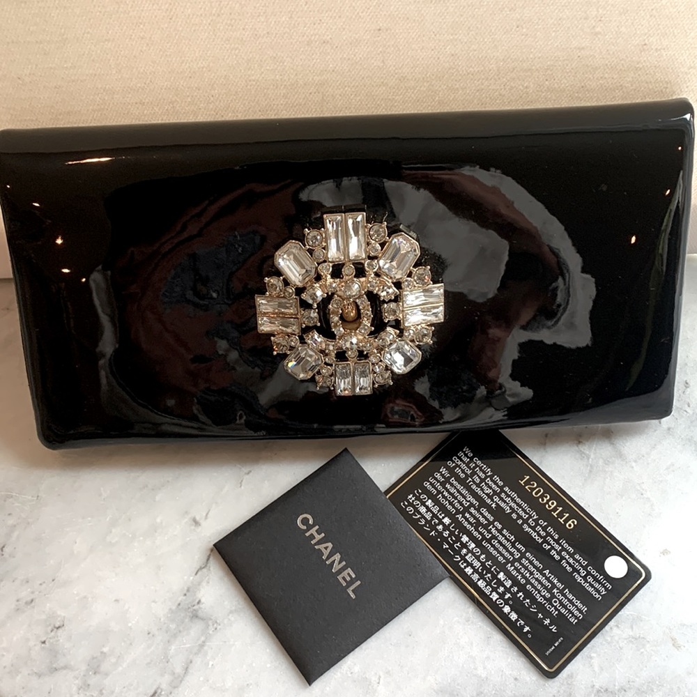CHANEL Rare Black Patent Swarovski Crystal CC Encrusted Gem East West Clutch Bag - Picture 15 of 16